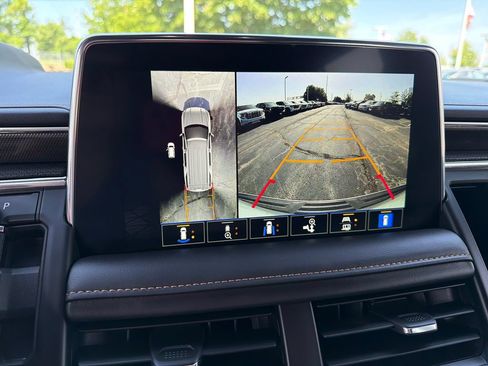Used 2024 GMC Yukon AT4 w/ Technology Package AWD/4WD image 33