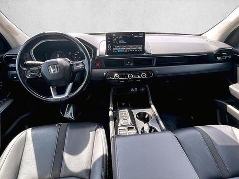 Used 2025 Honda Pilot EX-L image 16