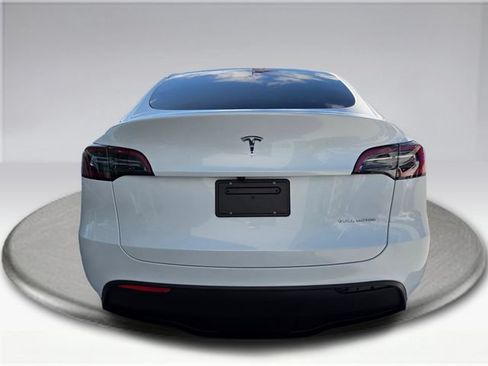 Used 2024 Tesla Model Y Long Range AWD/4WD image 13