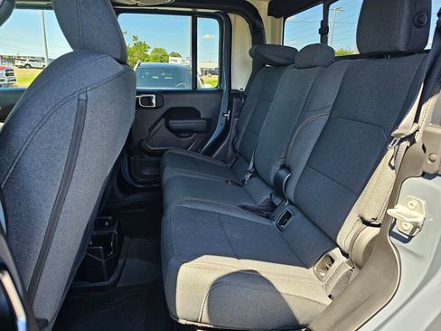 New 2025 Jeep Gladiator Willys image 30