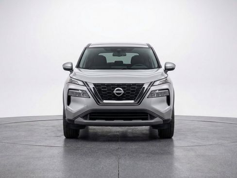 Used 2025 Nissan Rogue SV FWD image 2