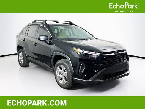 Used 2025 Toyota RAV4 LE AWD/4WD image 1