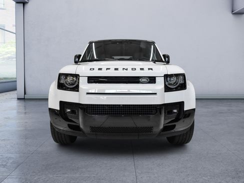 Used 2025 Land Rover Defender 130 V8 AWD/4WD image 9
