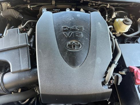 Used 2020 Toyota Tacoma TRD Sport AWD/4WD image 28