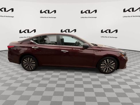 Used 2024 Nissan Altima 2.5 SV FWD image 9