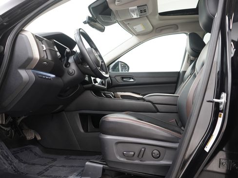 Used 2023 Nissan Pathfinder Platinum w/ Lighting Package (N93) image 22