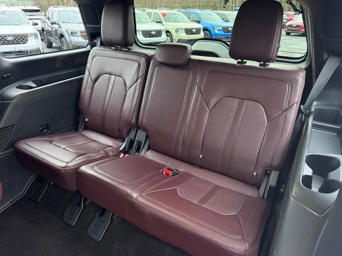 Used 2023 Ford Expedition Limited image 37
