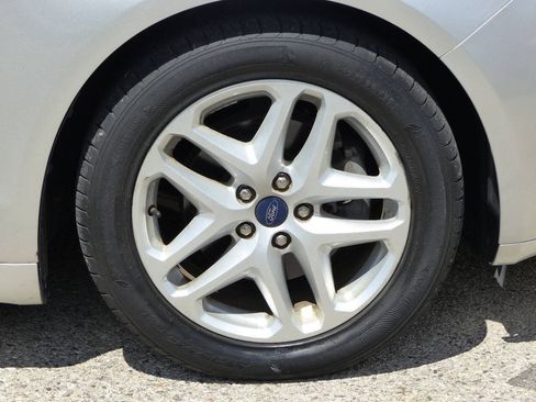 Used 2016 Ford Fusion SE FWD image 13