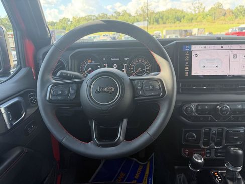 Used 2024 Jeep Wrangler Unlimited Rubicon w/ Safety Group AWD/4WD image 8