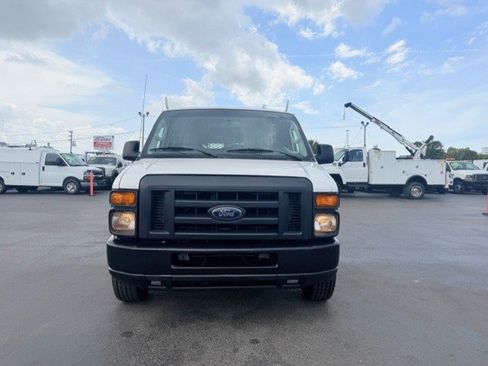 Used 2014 Ford E-350 and Econoline 350 Extended Super Duty w/ Power Group image 3