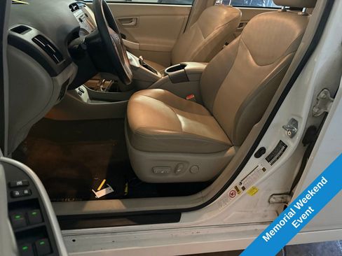 Used 2015 Toyota Prius Four w/ Preferred Accessory Package FWD image 8