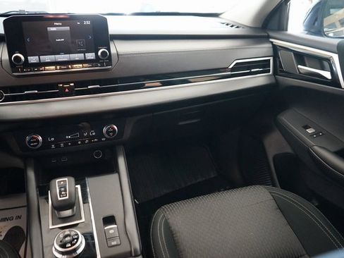 Used 2024 Mitsubishi Outlander ES image 9