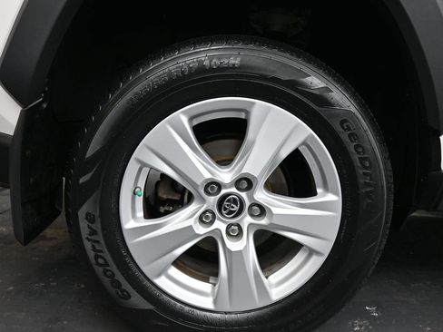 Used 2019 Toyota RAV4 XLE w/ Carpet Mat Package image 10