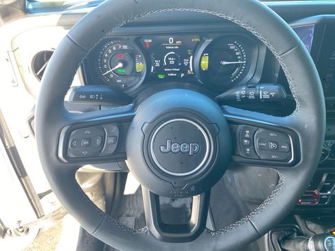 Used 2025 Jeep Wrangler Willys image 8