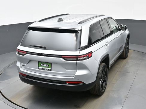 Used 2024 Jeep Grand Cherokee Altitude image 37