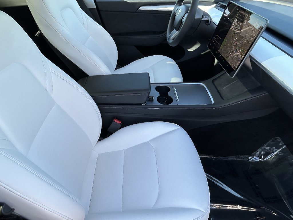 Used 2024 Tesla Model Y Long Range RWD image 9