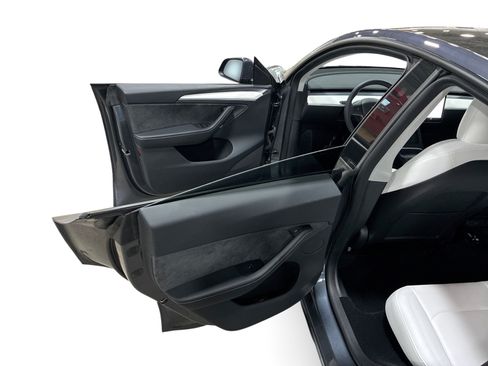 Certified 2023 Tesla Model Y Long Range AWD/4WD image 10