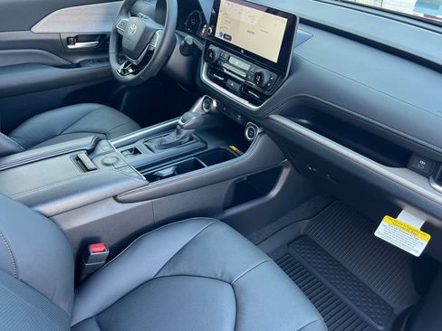 New 2026 Toyota Grand Highlander Limited image 14