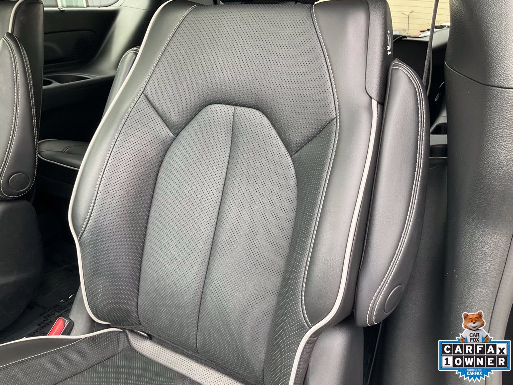 Used 2023 Chrysler Pacifica Limited w/ Uconnect Theater Family Group FWD image 28