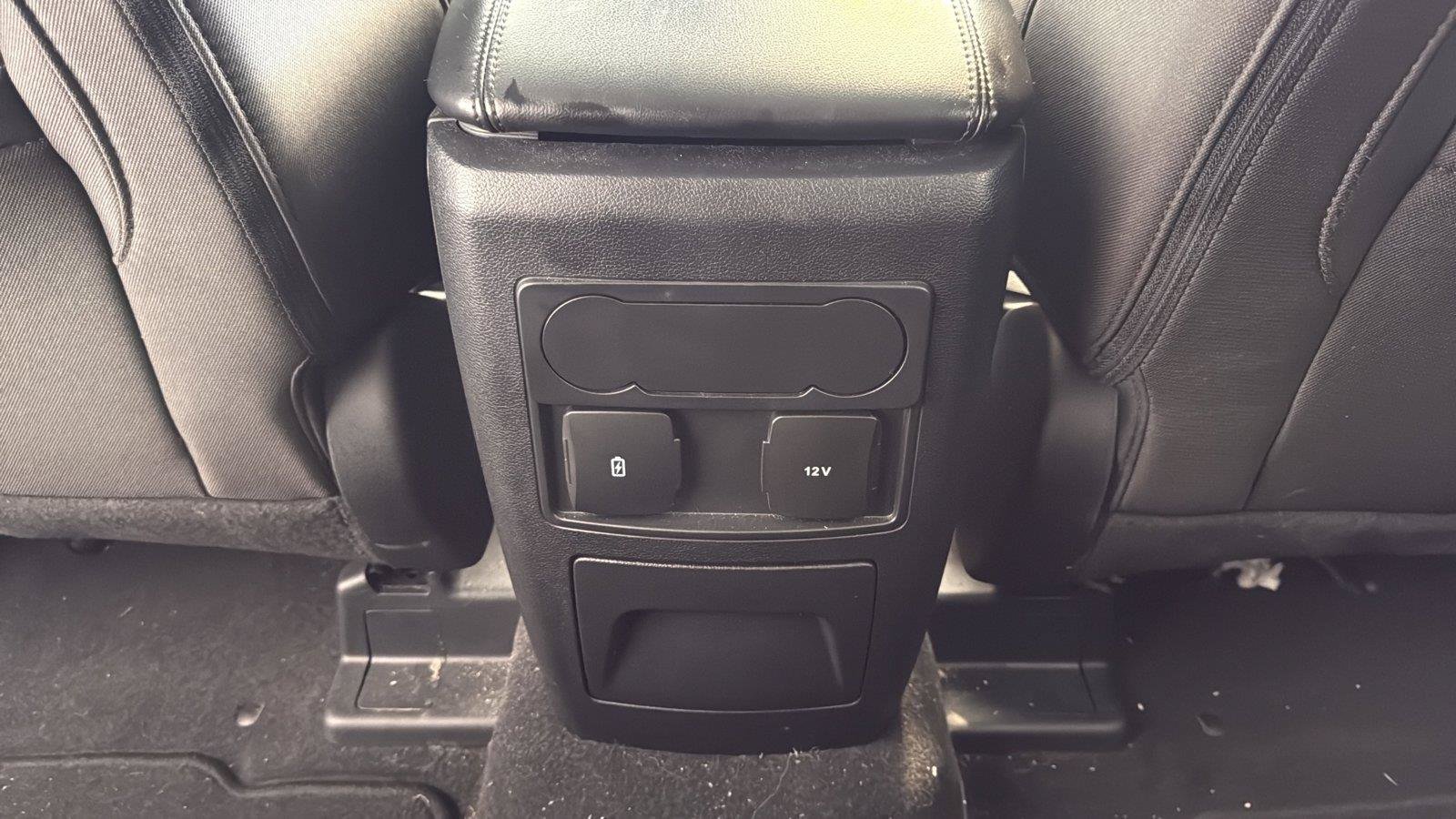 Used 2023 Ford Explorer XLT AWD/4WD image 25