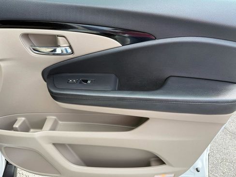 Used 2020 Honda Pilot Touring image 31