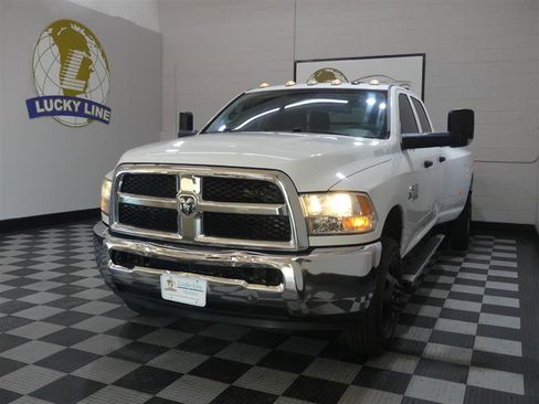 Used 2018 RAM 3500 Tradesman w/ Chrome Appearance Group image 4