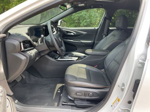 Used 2025 Buick Envista Avenir FWD image 11