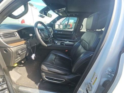 Used 2023 Jeep Grand Wagoneer Base image 6