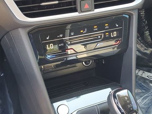 New 2026 Volkswagen Taos SE FWD image 25