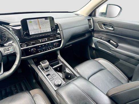 Used 2024 Nissan Pathfinder SL AWD/4WD image 24
