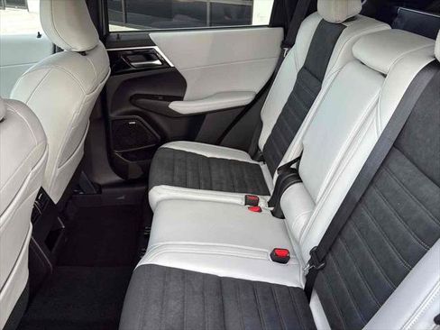 New 2026 Mitsubishi Outlander SE image 28