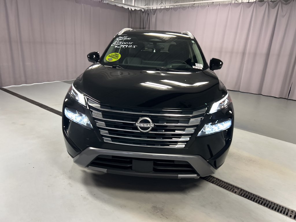 Used 2025 Nissan Rogue SL w/ Tech Package AWD/4WD image 2