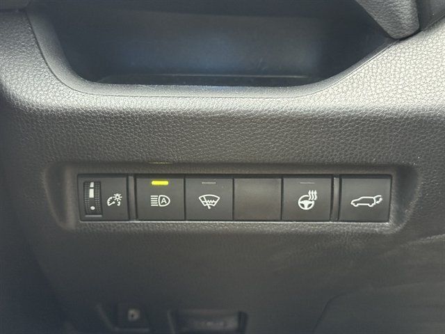 Used 2021 Toyota RAV4 XSE w/ XSE Grade Weather Package AWD/4WD image 15