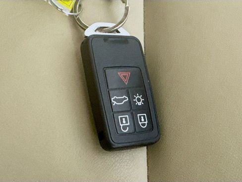 Used 2017 Volvo XC60 T6 Inscription w/ Preferred Option Package image 37