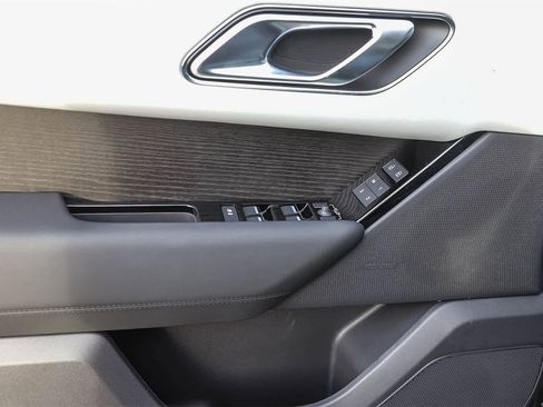 New 2026 Land Rover Range Rover Velar Dynamic SE image 19