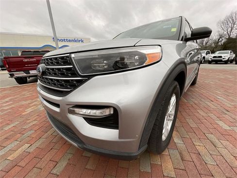 Used 2021 Ford Explorer XLT w/ Equipment Group 202A image 8