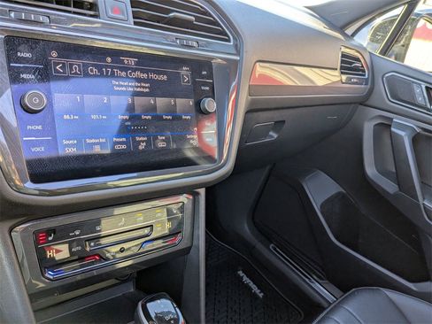 Used 2024 Volkswagen Tiguan SE R-Line image 4