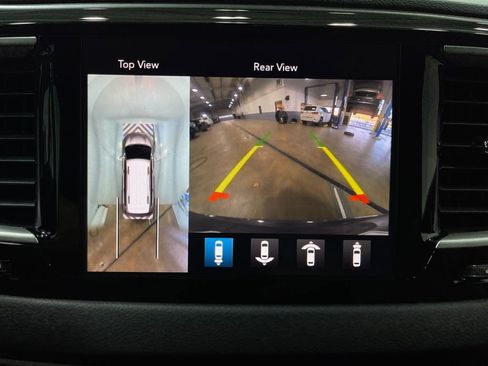 Used 2020 Chrysler Pacifica Touring-L w/ Advanced Safetytec Group image 11