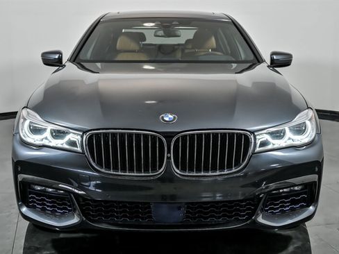 Used 2016 BMW 750i xDrive image 4