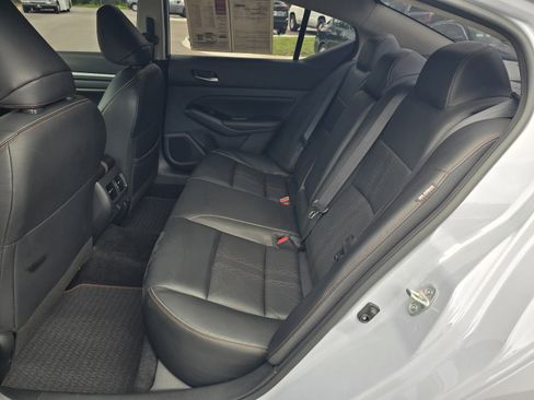 Used 2024 Nissan Altima 2.0 SR FWD image 11