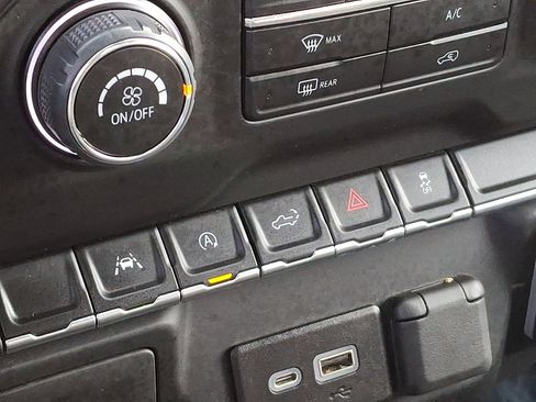 Used 2022 Chevrolet Silverado 1500 Custom image 22