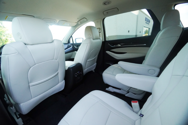 Used 2024 Buick Enclave Essence FWD image 18