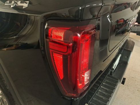 Used 2025 GMC Sierra 1500 SLT image 10