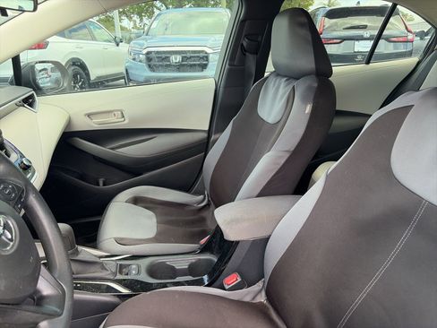 Used 2022 Toyota Corolla LE image 11