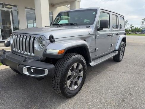 Used 2020 Jeep Wrangler Unlimited Sahara AWD/4WD image 3