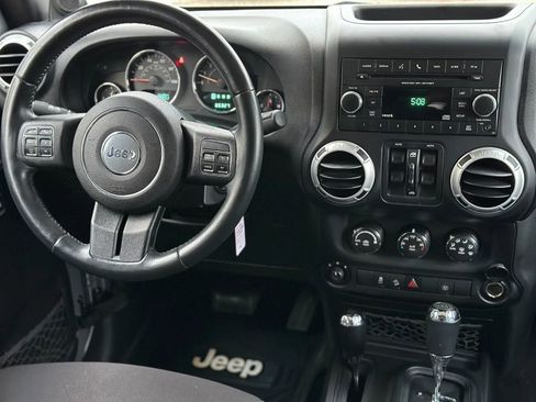 Used 2014 Jeep Wrangler Unlimited Sahara w/ Connectivity Group image 23