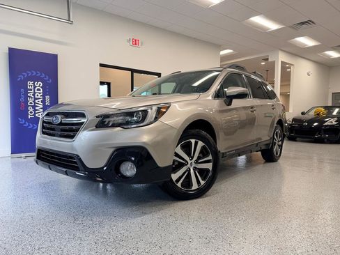 Used 2018 Subaru Outback 2.5i Limited AWD/4WD image 2