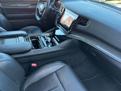 Used 2022 Jeep Wagoneer Series III image 19