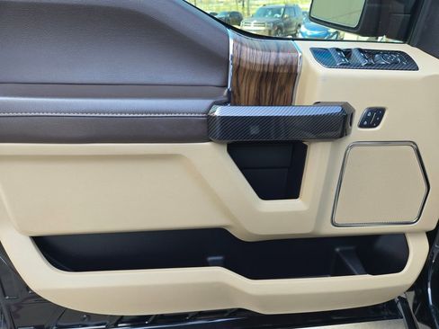 Used 2018 Ford F150 Lariat image 29