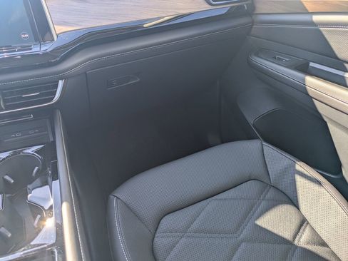 New 2026 Volkswagen Atlas SE FWD image 17